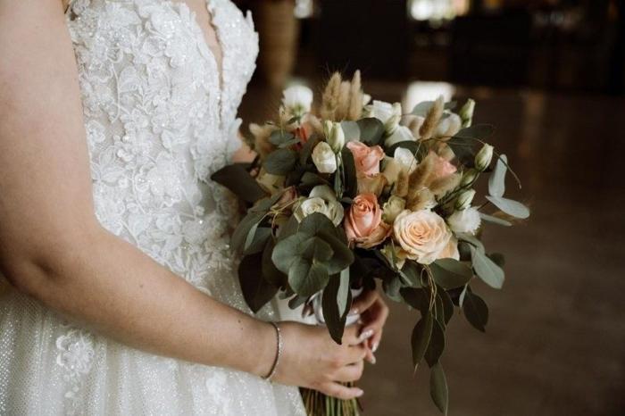 Bruiloft Edwin & Brenda: bruiloftstyling en bloemen door Je Grote Dag bij Van der Valk Ridderkerk – foto 7