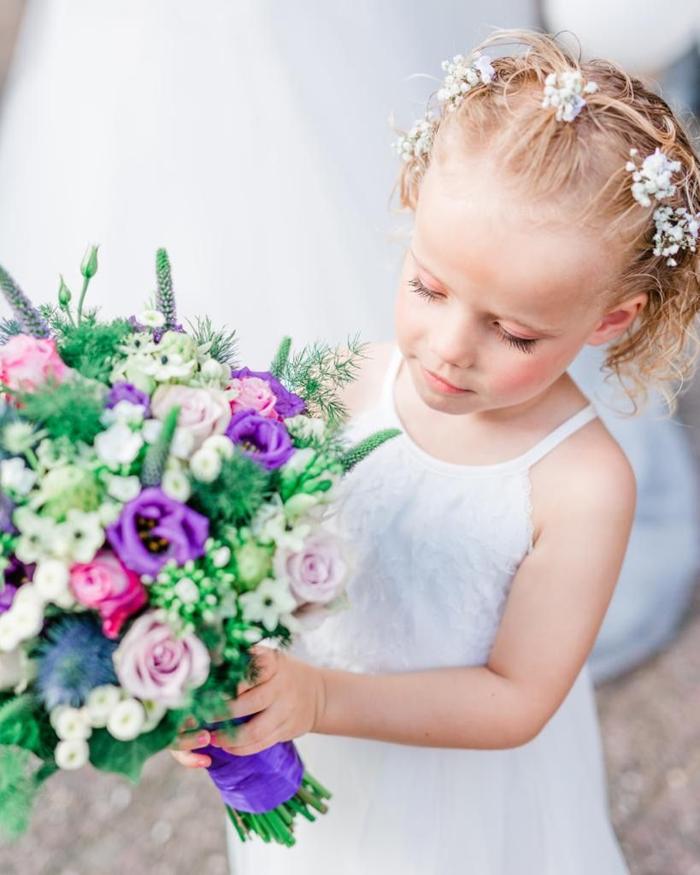 Bruiloft Danny & Lucy: bruiloftstyling en bloemen door Je Grote Dag bij Onze Kerk Hooge Zwaluwe – foto 8