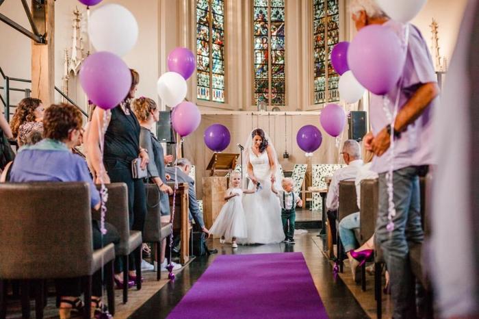 Bruiloft Danny & Lucy: bruiloftstyling en bloemen door Je Grote Dag bij Onze Kerk Hooge Zwaluwe – foto 26