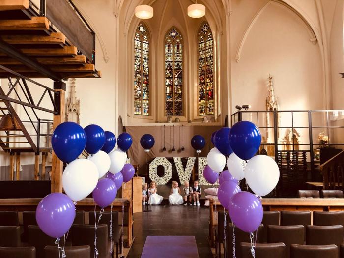 Bruiloft Danny & Lucy: bruiloftstyling en bloemen door Je Grote Dag bij Onze Kerk Hooge Zwaluwe – foto 27