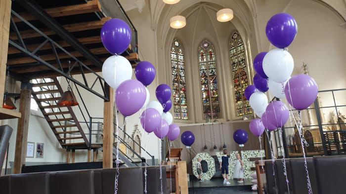 Bruiloft Danny & Lucy: bruiloftstyling en bloemen door Je Grote Dag bij Onze Kerk Hooge Zwaluwe – foto 28