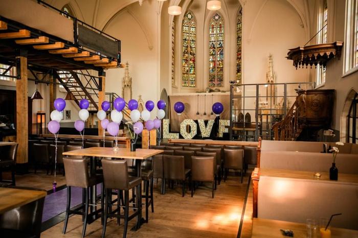 Bruiloft Danny & Lucy: bruiloftstyling en bloemen door Je Grote Dag bij Onze Kerk Hooge Zwaluwe – foto 32