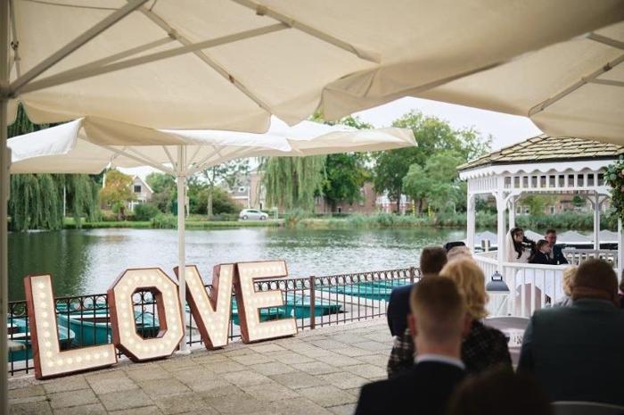 Bruiloft Erwin & Anita: bruiloftstyling en bloemen door Je Grote Dag bij De Theetuin Ridderkerk – foto 8