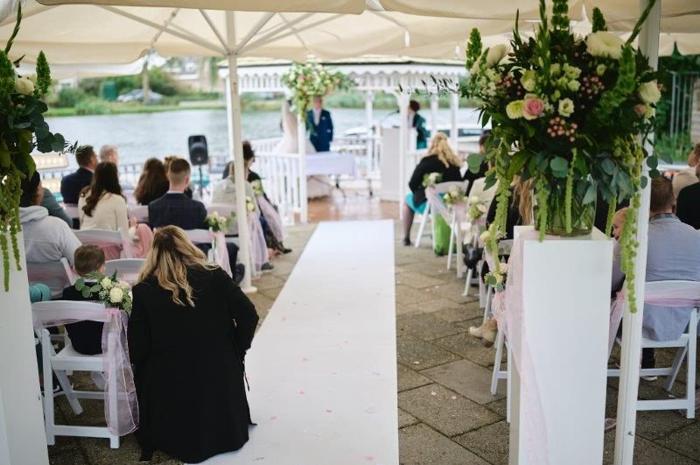 Bruiloft Erwin & Anita: bruiloftstyling en bloemen door Je Grote Dag bij De Theetuin Ridderkerk – foto 12