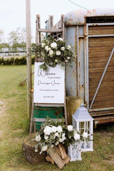 Bruiloft Jeroen & Dominique: bruiloftstyling en bloemen door Je Grote Dag bij Hoeve Zzamen Zoetermeer – foto 8