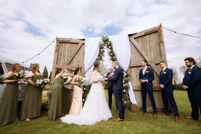 Bruiloft Jeroen & Dominique: bruiloftstyling en bloemen door Je Grote Dag bij Hoeve Zzamen Zoetermeer – foto 12