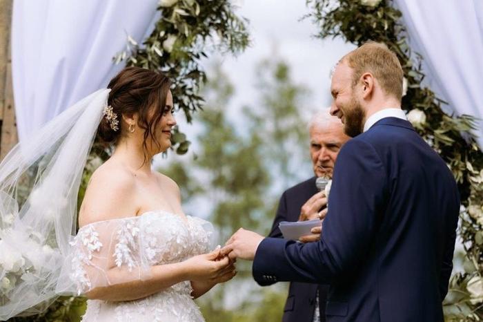 Bruiloft Jeroen & Dominique: bruiloftstyling en bloemen door Je Grote Dag bij Hoeve Zzamen Zoetermeer – foto 13
