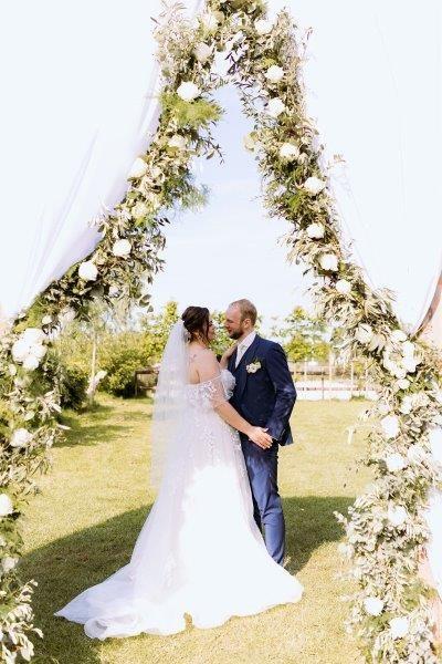 Bruiloft Jeroen & Dominique: bruiloftstyling en bloemen door Je Grote Dag bij Hoeve Zzamen Zoetermeer – foto 18