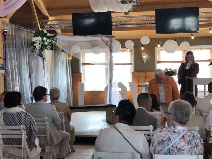 Bruiloft Kenneth & Tamara: bruiloftstyling en bloemen door Je Grote Dag bij Paviljoen Zomertijd 's-Gravenzande – foto 2