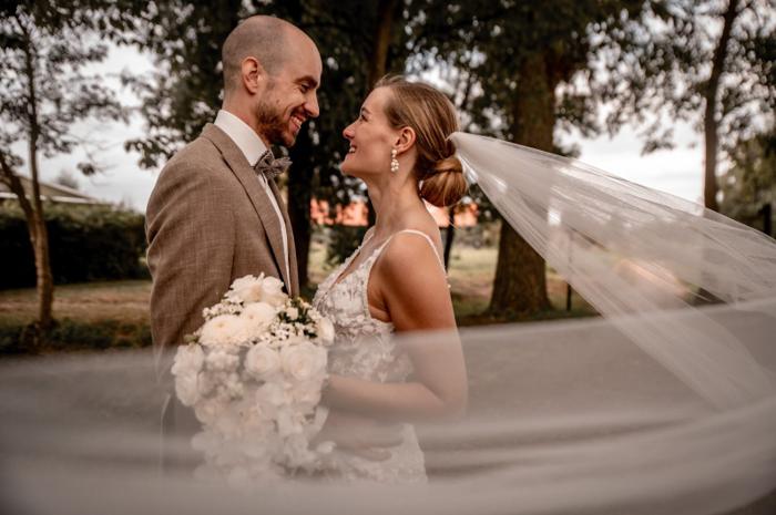 Bruiloft Mark & Sarah: bruiloftstyling en bloemen door Je Grote Dag bij Landgoed de Olifant Nieuwerkerk aan de IJssel – foto 2