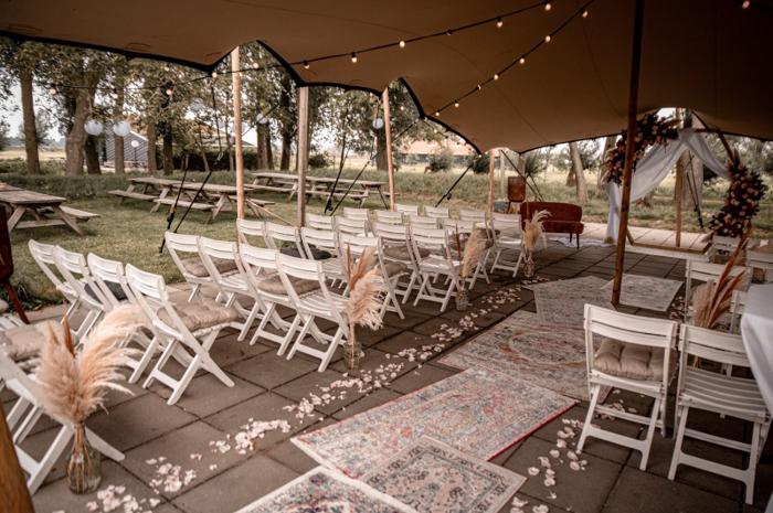 Bruiloft Mark & Sarah: bruiloftstyling en bloemen door Je Grote Dag bij Landgoed de Olifant Nieuwerkerk aan de IJssel – foto 8