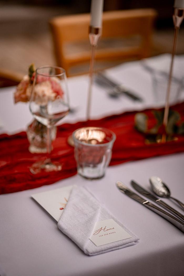 Bruiloft Mark & Sarah: bruiloftstyling en bloemen door Je Grote Dag bij Landgoed de Olifant Nieuwerkerk aan de IJssel – foto 11