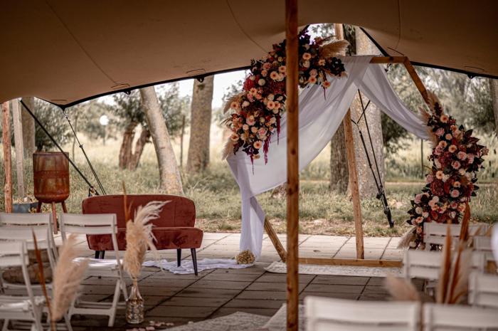 Bruiloft Mark & Sarah: bruiloftstyling en bloemen door Je Grote Dag bij Landgoed de Olifant Nieuwerkerk aan de IJssel – foto 12
