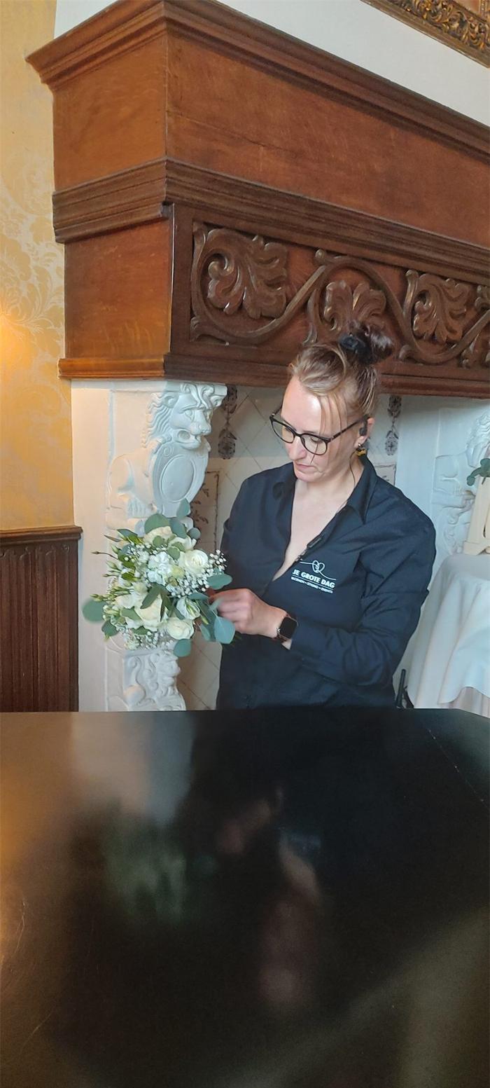 Bruiloft Mark & Sarah: bruiloftstyling en bloemen door Je Grote Dag bij Landgoed de Olifant Nieuwerkerk aan de IJssel – foto 15