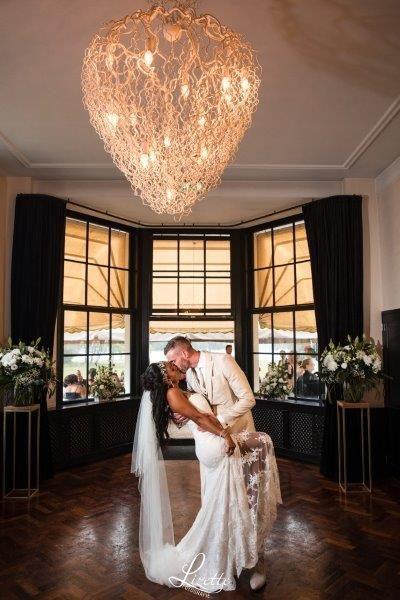 Bruiloft Robbie & Stephanie: bruiloftstyling en bloemen door Je Grote Dag bij Landgoed te Werve Rijswijk – foto 6