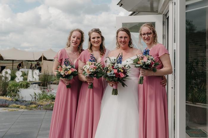 Bruiloft Cas en As: bruiloftstyling en bloemen door Je Grote Dag bij Thuis – foto 5