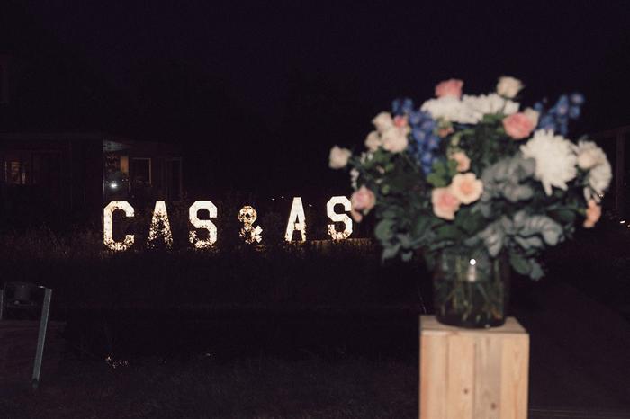 Bruiloft Cas en As: bruiloftstyling en bloemen door Je Grote Dag bij Thuis – foto 9