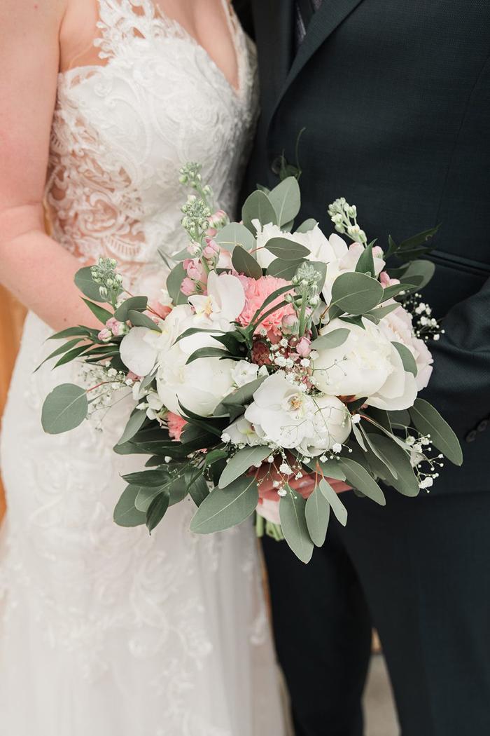Bruiloft Dennis en Synthia: bruiloftstyling en bloemen door Je Grote Dag bij Non Burgersdijk – foto 2