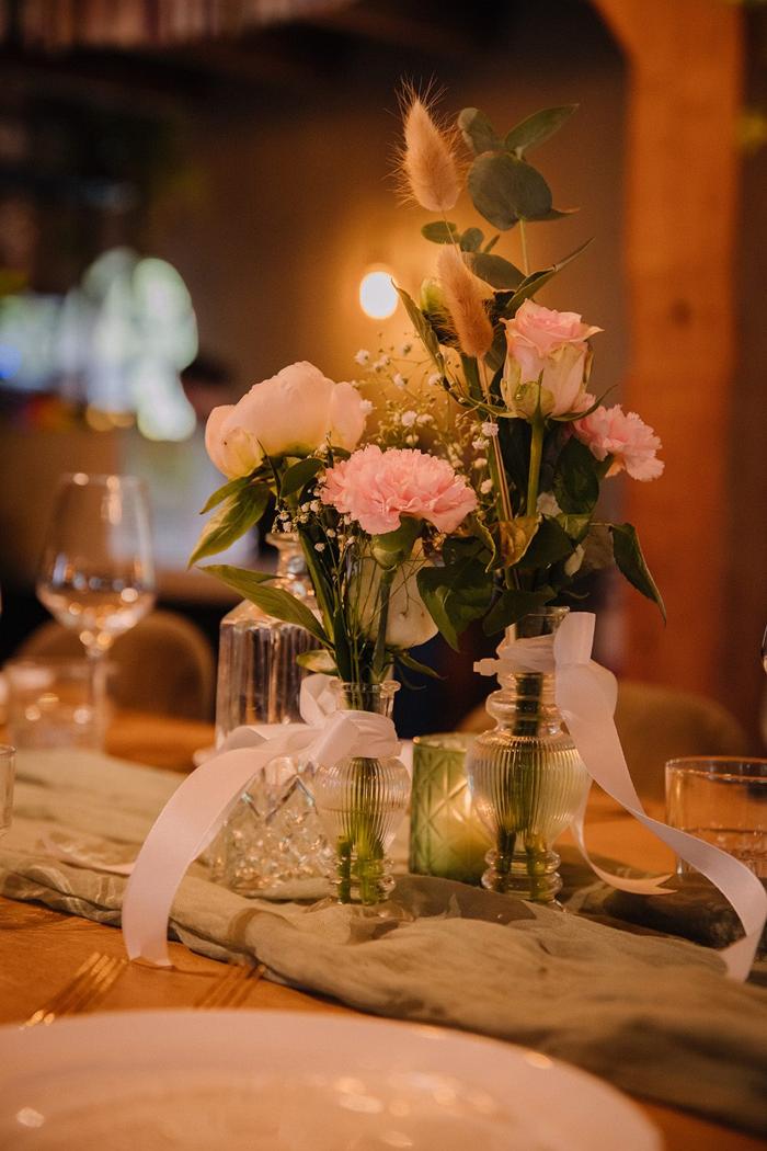 Bruiloft Dennis en Synthia: bruiloftstyling en bloemen door Je Grote Dag bij Non Burgersdijk – foto 12