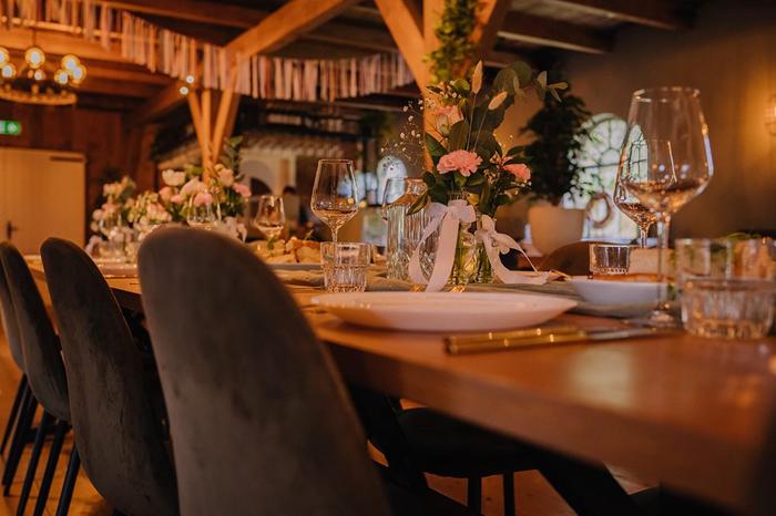Bruiloft Dennis en Synthia: bruiloftstyling en bloemen door Je Grote Dag bij Non Burgersdijk – foto 17