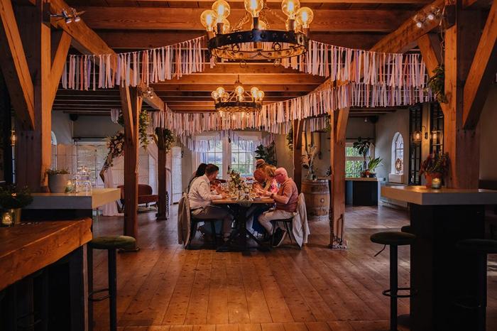 Bruiloft Dennis en Synthia: bruiloftstyling en bloemen door Je Grote Dag bij Non Burgersdijk – foto 19