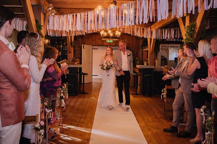 Bruiloft Dennis en Synthia: bruiloftstyling en bloemen door Je Grote Dag bij Non Burgersdijk – foto 25