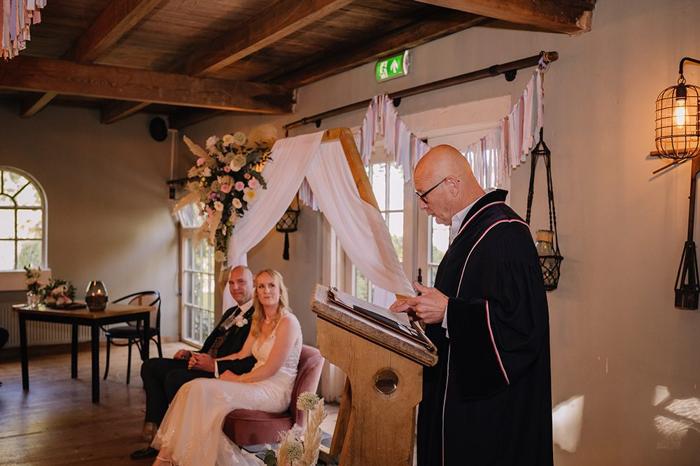 Bruiloft Dennis en Synthia: bruiloftstyling en bloemen door Je Grote Dag bij Non Burgersdijk – foto 27