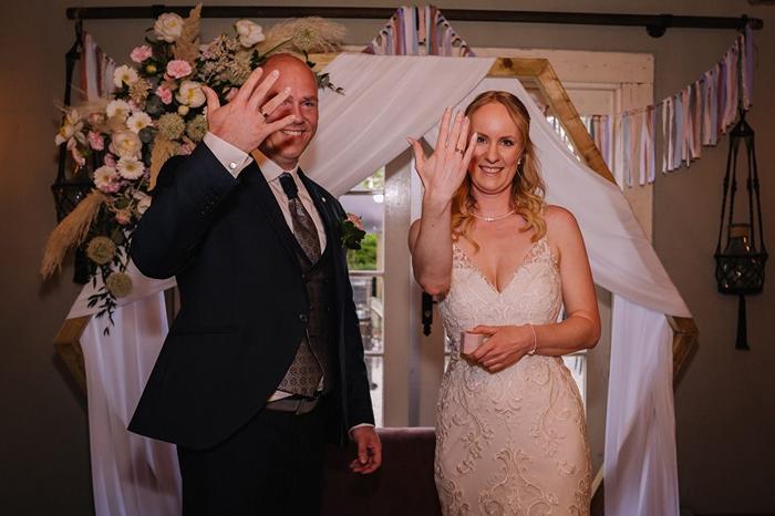 Bruiloft Dennis en Synthia: bruiloftstyling en bloemen door Je Grote Dag bij Non Burgersdijk – foto 29