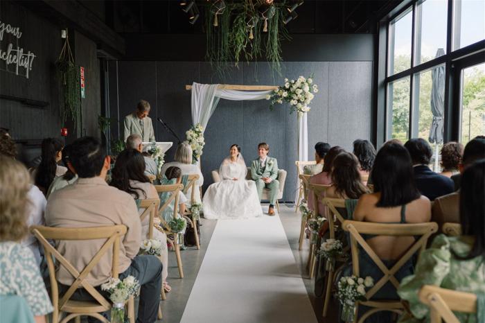 Bruiloft Mario & Desma: bruiloftstyling en bloemen door Je Grote Dag bij Buck Bar Kitchen Boskoop – foto 10