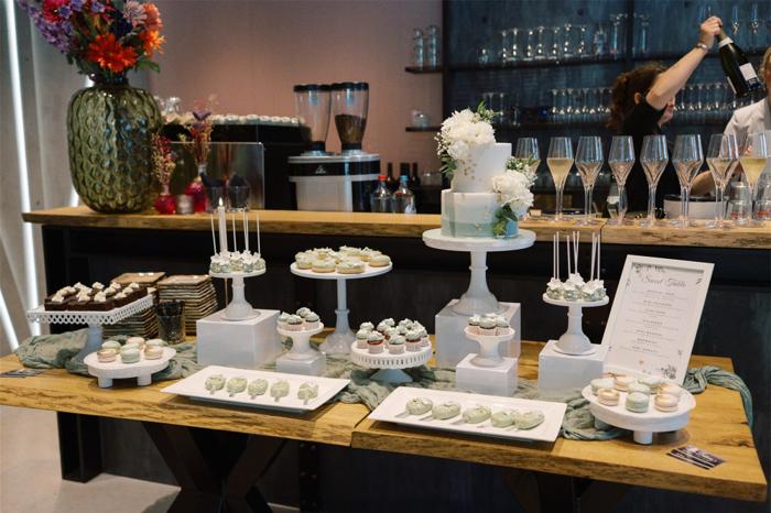 Bruiloft Mario & Desma: bruiloftstyling en bloemen door Je Grote Dag bij Buck Bar Kitchen Boskoop – foto 12