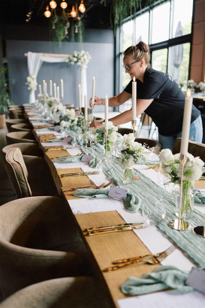 Bruiloft Mario & Desma: bruiloftstyling en bloemen door Je Grote Dag bij Buck Bar Kitchen Boskoop – foto 17