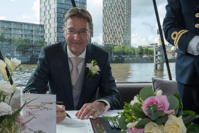 Bruiloft Hans & Yvonne: bruiloftstyling en bloemen door Je Grote Dag bij Partyschip de Parel aan de maas – foto 2