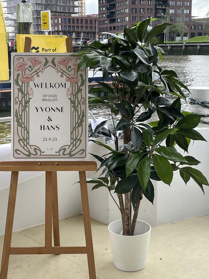 Bruiloft Hans & Yvonne: bruiloftstyling en bloemen door Je Grote Dag bij Partyschip de Parel aan de maas – foto 14