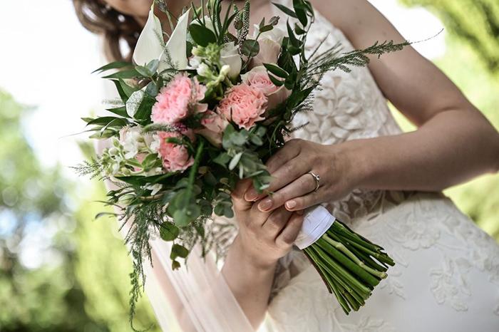 Bruiloft Jeremy en Laura: bruiloftstyling en bloemen door Je Grote Dag bij Landhuis de Oliphant, Rotterdam – foto 2