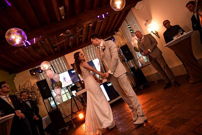 Bruiloft Jeremy en Laura: bruiloftstyling en bloemen door Je Grote Dag bij Landhuis de Oliphant, Rotterdam – foto 11