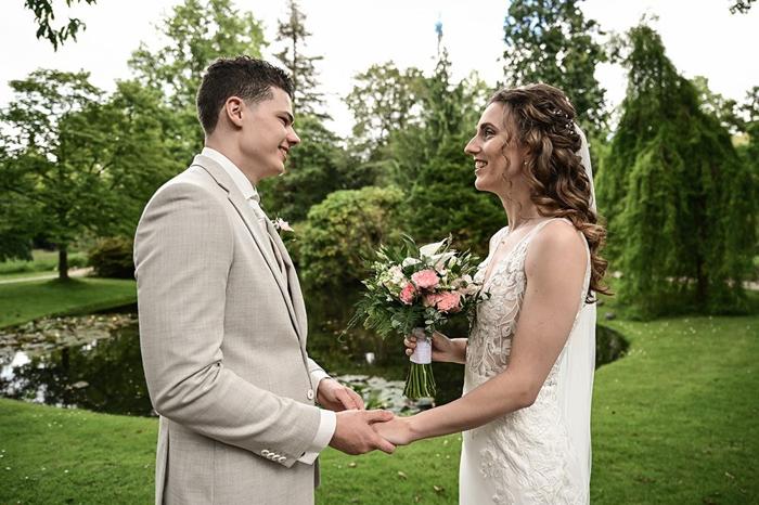 Bruiloft Jeremy en Laura: bruiloftstyling en bloemen door Je Grote Dag bij Landhuis de Oliphant, Rotterdam – foto 12