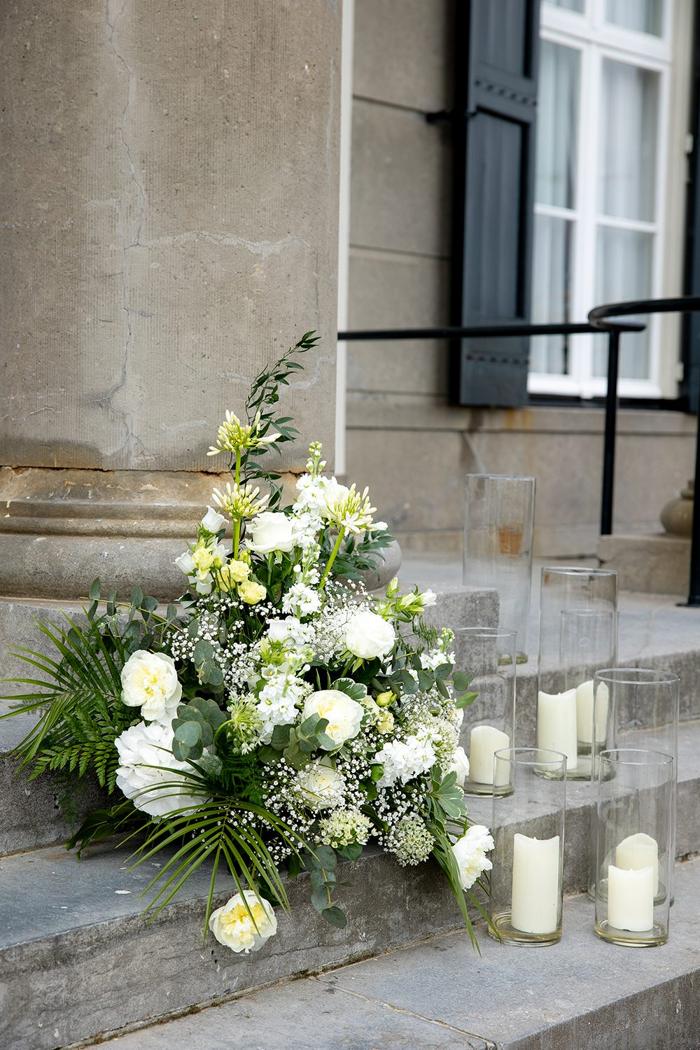 Bruiloft Joost en Marieke: bruiloftstyling en bloemen door Je Grote Dag bij Paviljoen de Witte, Scheveningen – foto 9