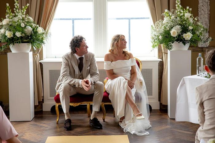 Bruiloft Joost en Marieke: bruiloftstyling en bloemen door Je Grote Dag bij Paviljoen de Witte, Scheveningen – foto 12