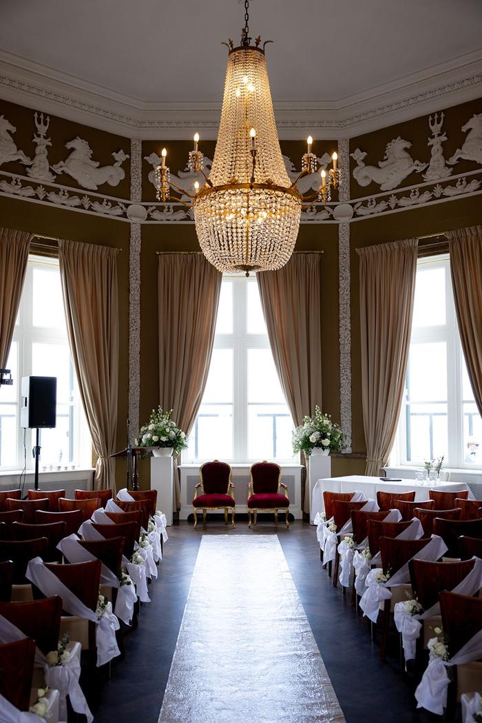 Bruiloft Joost en Marieke: bruiloftstyling en bloemen door Je Grote Dag bij Paviljoen de Witte, Scheveningen – foto 14