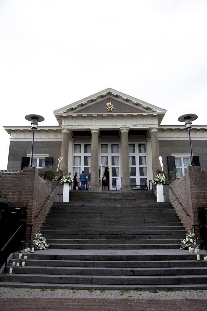 Bruiloft Joost en Marieke: bruiloftstyling en bloemen door Je Grote Dag bij Paviljoen de Witte, Scheveningen – foto 28