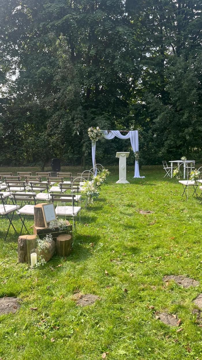 Bruiloft Jordy en Nicolien: bruiloftstyling en bloemen door Je Grote Dag bij Landgoed de Olmenhorst, Lisserbroek – foto 7