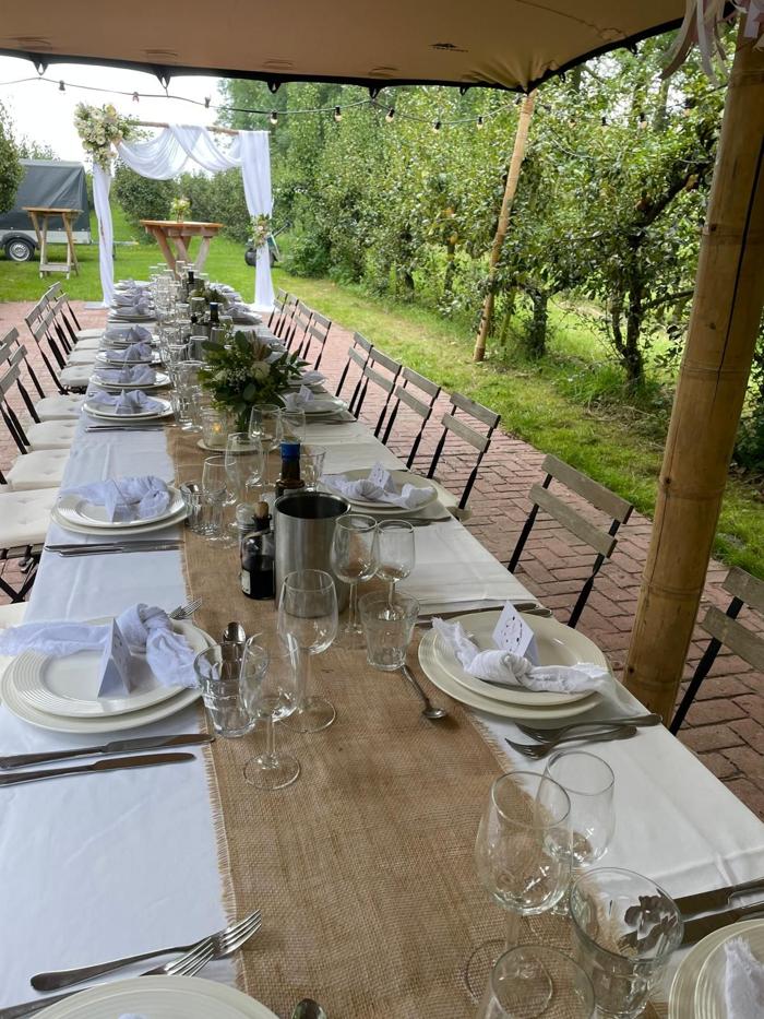 Bruiloft Jordy en Nicolien: bruiloftstyling en bloemen door Je Grote Dag bij Landgoed de Olmenhorst, Lisserbroek – foto 8