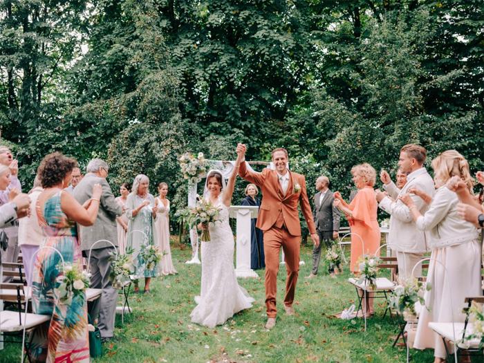 Bruiloft Jordy en Nicolien: bruiloftstyling en bloemen door Je Grote Dag bij Landgoed de Olmenhorst, Lisserbroek – foto 21