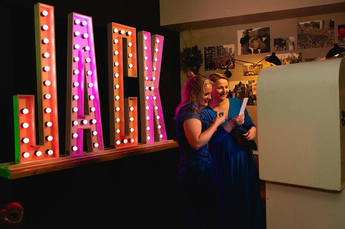 Bruiloft Kevin en Sabine: bruiloftstyling en bloemen door Je Grote Dag bij JACK – Rotterdam – foto 28