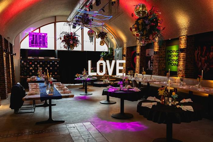 Bruiloft Kevin en Sabine: bruiloftstyling en bloemen door Je Grote Dag bij JACK – Rotterdam – foto 32
