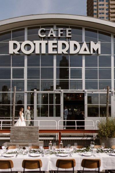 Bruiloft Marco & Jeanine: bruiloftstyling en bloemen door Je Grote Dag bij Dudok aan de Maas – foto 5