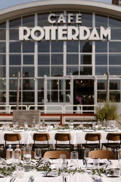 Bruiloft Marco & Jeanine: bruiloftstyling en bloemen door Je Grote Dag bij Dudok aan de Maas – foto 6