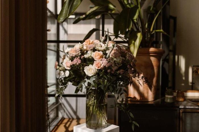 Bruiloft Marco & Jeanine: bruiloftstyling en bloemen door Je Grote Dag bij Dudok aan de Maas – foto 9