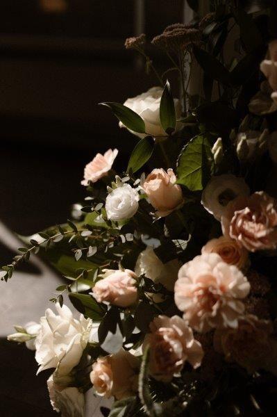 Bruiloft Marco & Jeanine: bruiloftstyling en bloemen door Je Grote Dag bij Dudok aan de Maas – foto 10