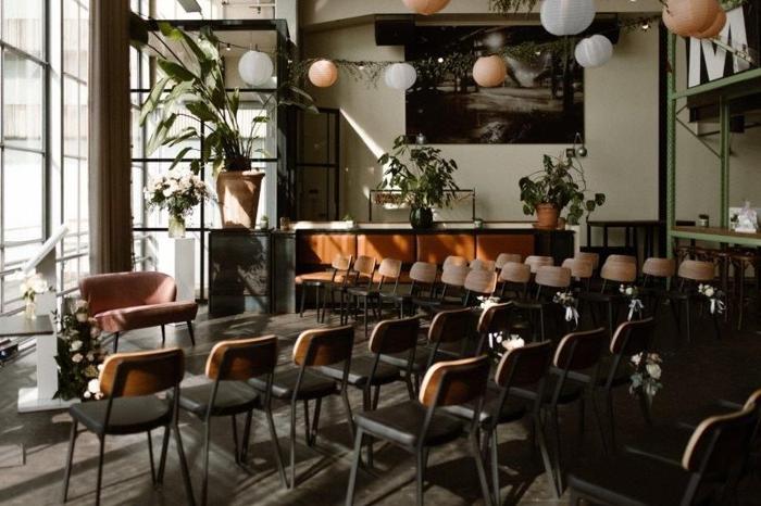 Bruiloft Marco & Jeanine: bruiloftstyling en bloemen door Je Grote Dag bij Dudok aan de Maas – foto 12
